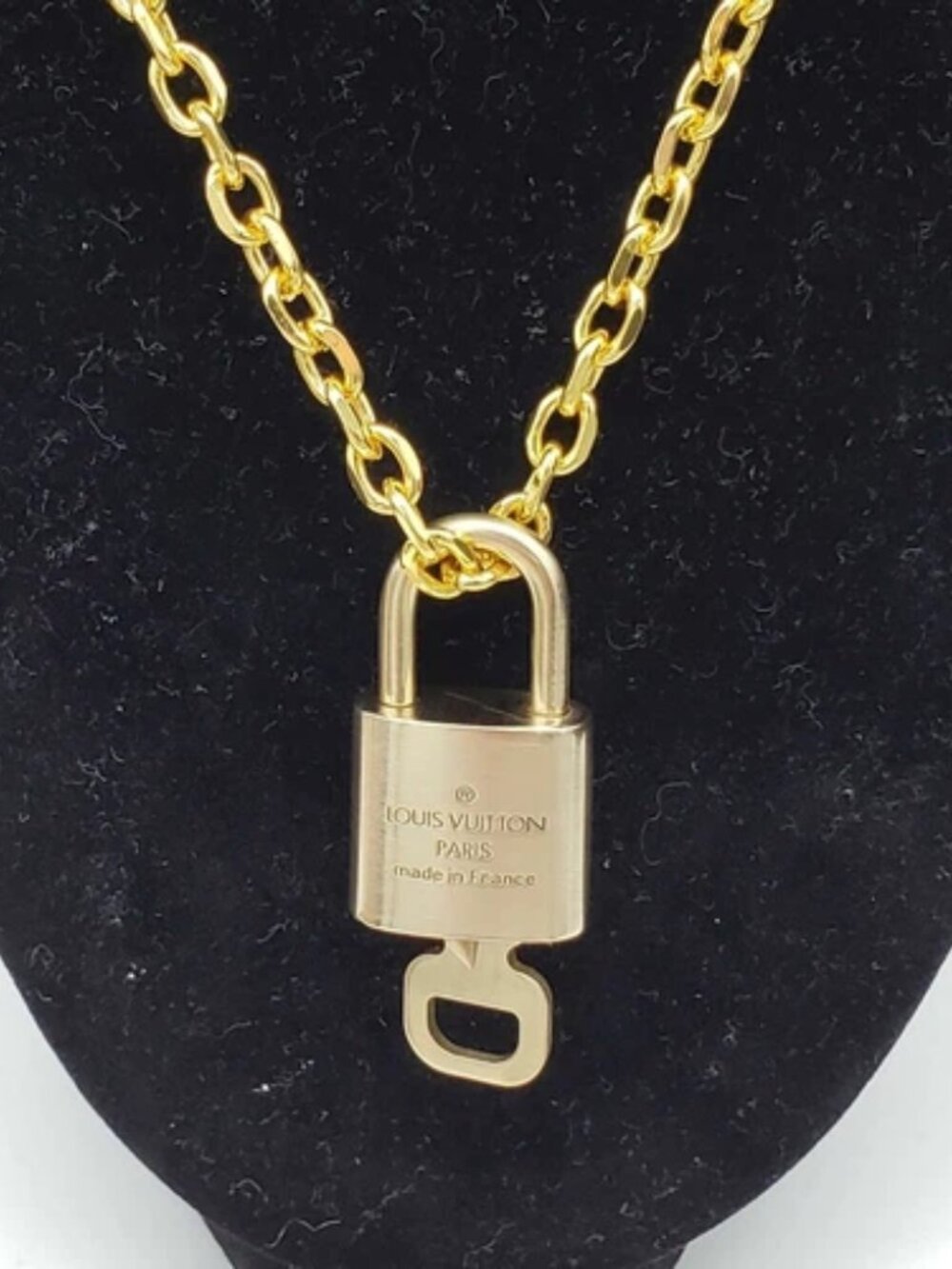 Gold-Plated Necklace with Authentic Louis Vuitton Padlock - Picture 2 of 6